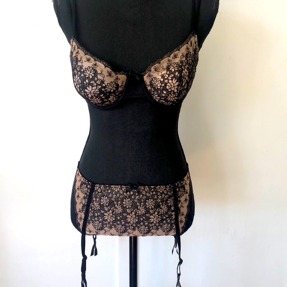 Victoria’s Secret Black & Champagne Lace Bra & Garter Belt Size M/L-Vintage set